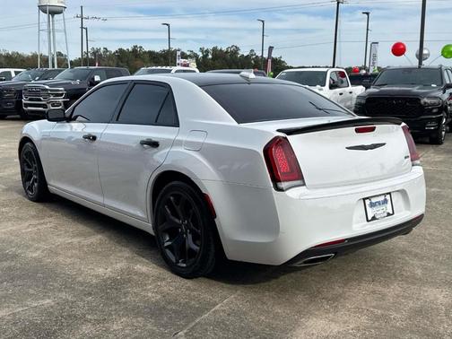 2021 Chrysler 300 Touring