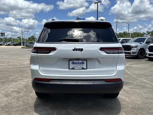 Bright White Clearcoat 2026 Jeep Grand Cherokee L Laredo