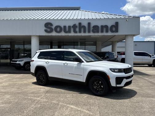 Bright White Clearcoat 2026 Jeep Grand Cherokee L Laredo