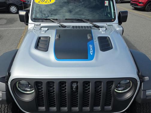 Silver Zynith Clearcoat 2023 Jeep Wrangler 4xe Rubicon