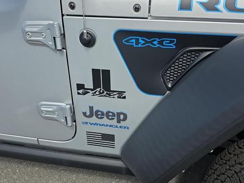 Silver Zynith Clearcoat 2023 Jeep Wrangler 4xe Rubicon