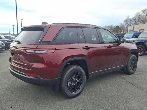 2025 Jeep Grand Cherokee Laredo