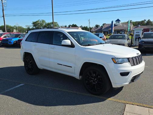 Bright White Clearcoat 2018 Jeep Grand Cherokee Altitude