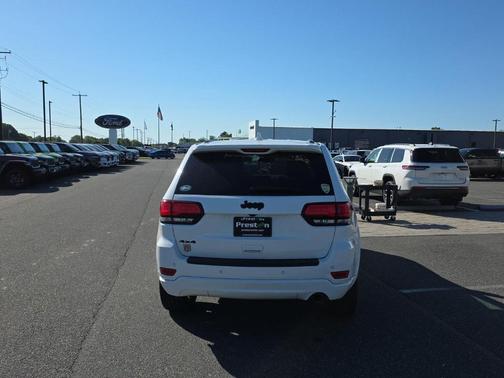 Bright White Clearcoat 2018 Jeep Grand Cherokee Altitude