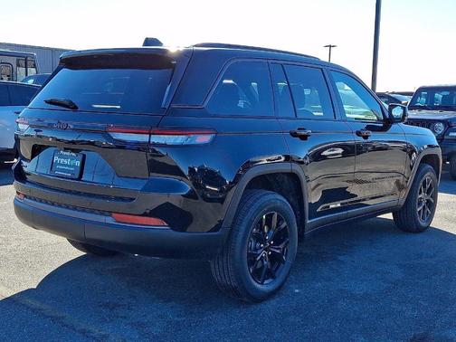 2026 Jeep Grand Cherokee Laredo