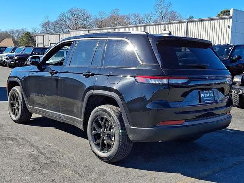 2026 Jeep Grand Cherokee Laredo