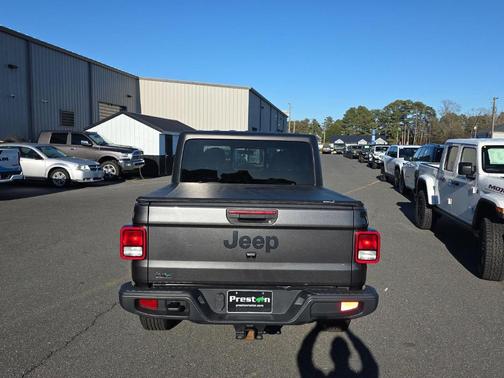 2022 Jeep Gladiator Sport