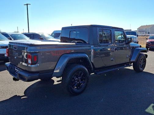 2022 Jeep Gladiator Sport
