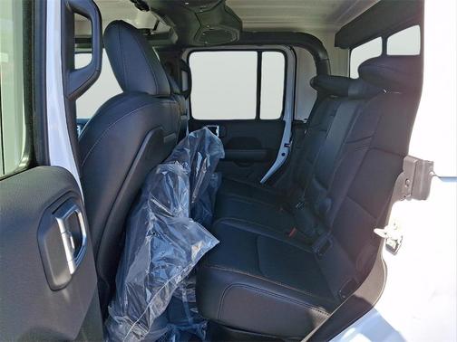 Bright White Clearcoat 2026 Jeep Gladiator Texas Trail