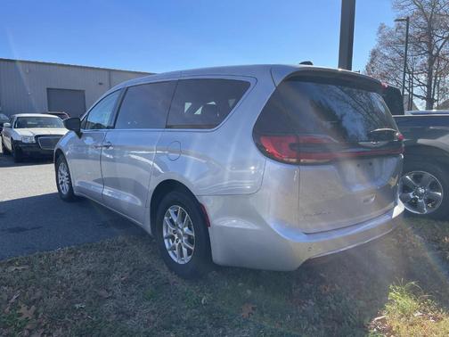 2024 Chrysler Pacifica Touring-L