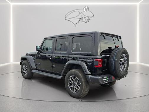 Black Clearcoat 2025 Jeep Wrangler Sahara