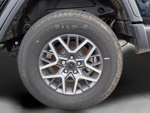 Black Clearcoat 2025 Jeep Wrangler Sahara