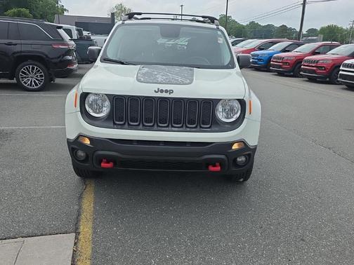 White 2017 Jeep Renegade Trailhawk