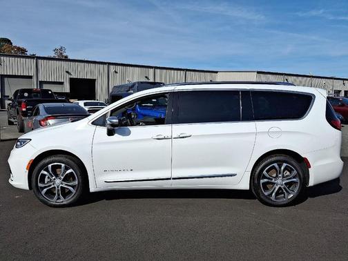 2026 Chrysler Pacifica Pinnacle