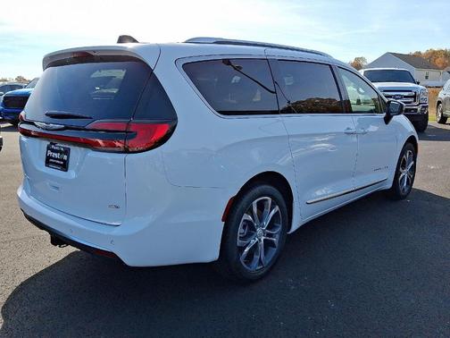 2026 Chrysler Pacifica Pinnacle
