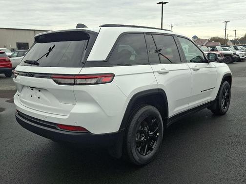 2025 Jeep Grand Cherokee Laredo