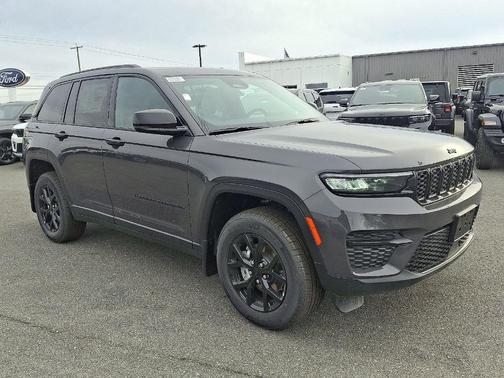2025 Jeep Grand Cherokee Laredo