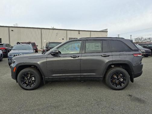 2025 Jeep Grand Cherokee Laredo