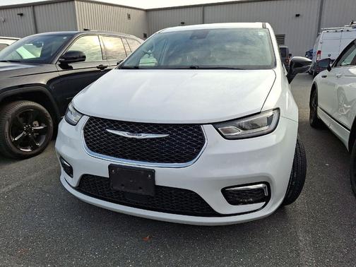 2024 Chrysler Pacifica Touring-L