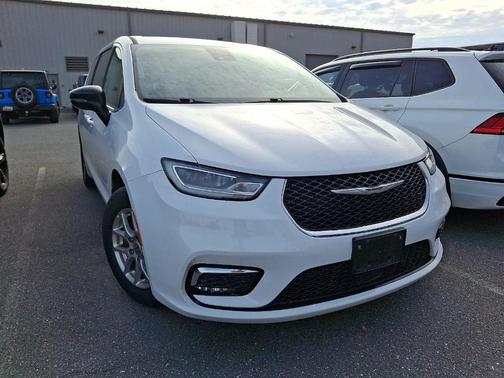 2024 Chrysler Pacifica Touring-L