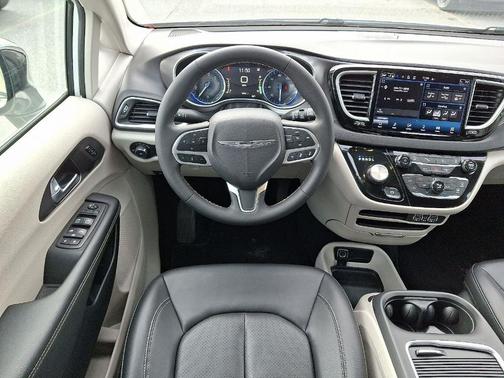 2024 Chrysler Pacifica Touring-L