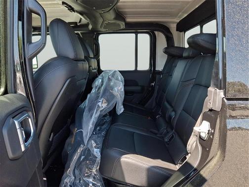 Black Clearcoat 2026 Jeep Gladiator Texas Trail