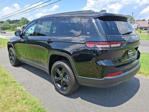 2025 Jeep Grand Cherokee L Laredo