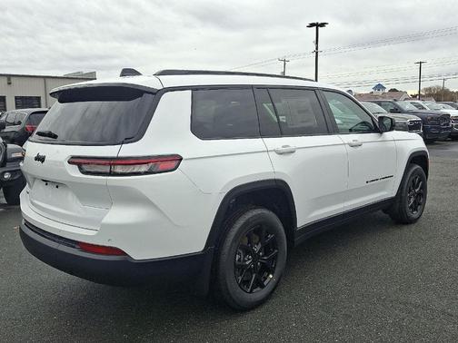 2025 Jeep Grand Cherokee L Laredo