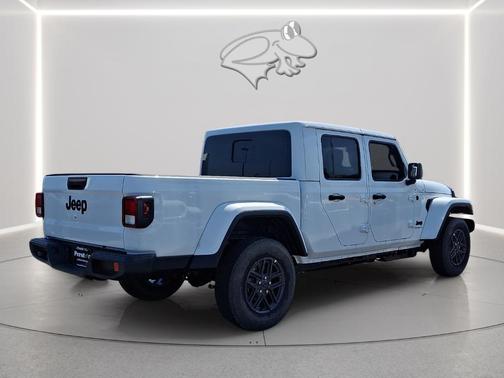 Bright White Clearcoat 2026 Jeep Gladiator Sport