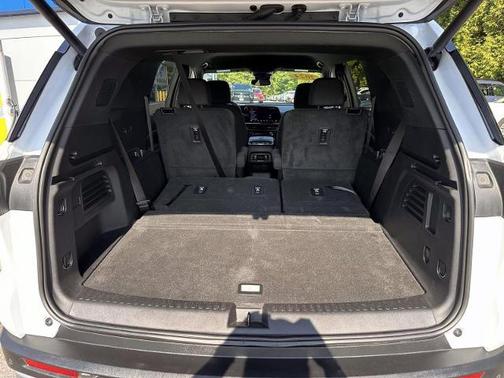 Iridescent Pearl Tricoat 2024 Chevrolet Traverse Z71