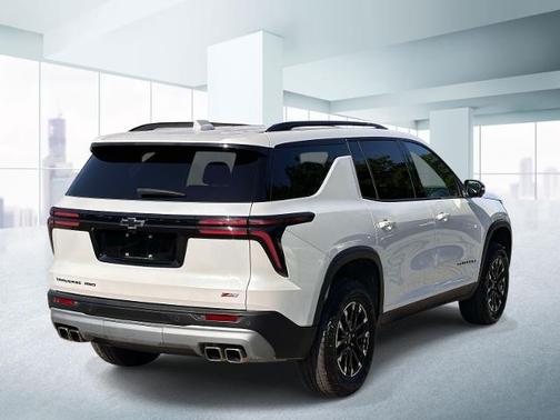 Iridescent Pearl Tricoat 2024 Chevrolet Traverse Z71