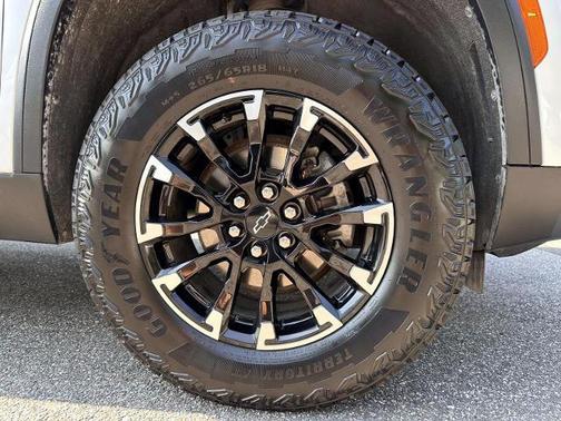 Iridescent Pearl Tricoat 2024 Chevrolet Traverse Z71