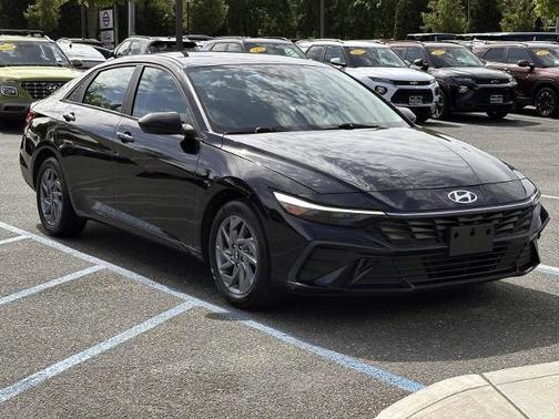 Black 2024 Hyundai ELANTRA SEL