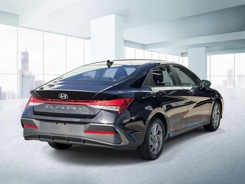 Black 2024 Hyundai ELANTRA SEL