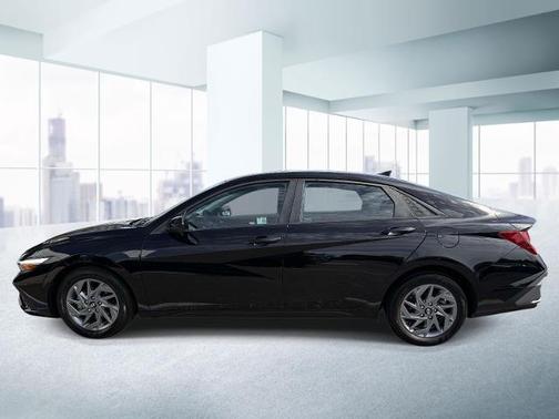 Black 2024 Hyundai ELANTRA SEL