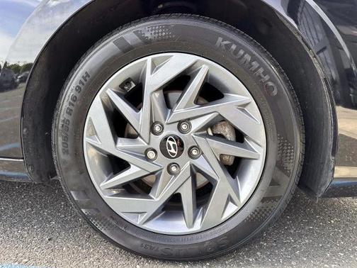Black 2024 Hyundai ELANTRA SEL
