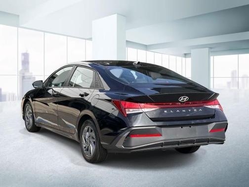 Black 2024 Hyundai ELANTRA SEL