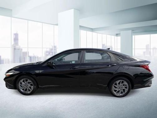 Black 2024 Hyundai ELANTRA SEL