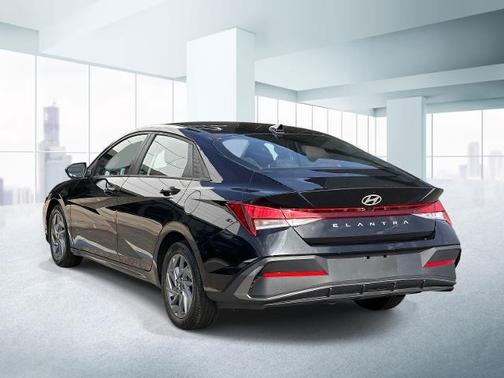 Black 2024 Hyundai ELANTRA SEL