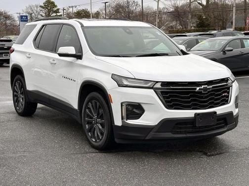 Summit White 2023 Chevrolet Traverse RS