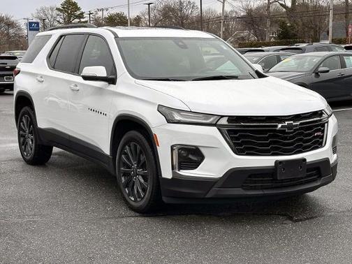 Summit White 2023 Chevrolet Traverse RS