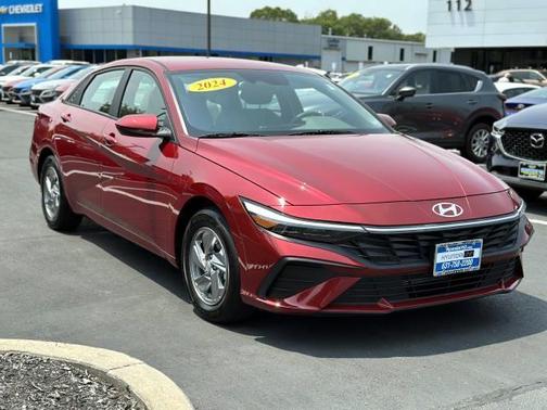2024 Hyundai ELANTRA SE
