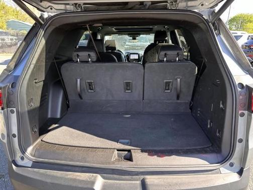 Sterling Gray Metallic 2023 Chevrolet Traverse RS