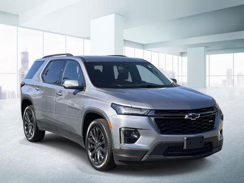 Sterling Gray Metallic 2023 Chevrolet Traverse RS