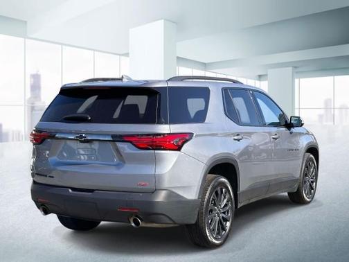 Sterling Gray Metallic 2023 Chevrolet Traverse RS