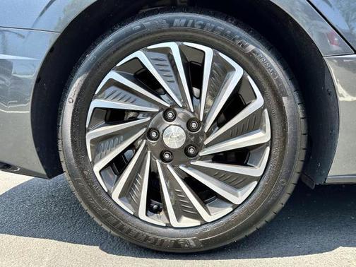 2023 Hyundai SONATA Hybrid Limited