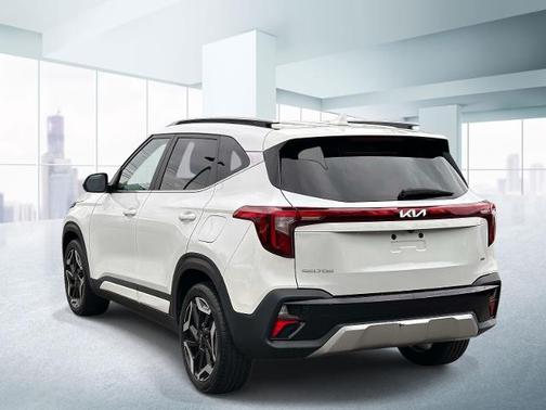 Snow White Pearl 2024 Kia Seltos SX