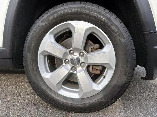 White Clearcoat 2019 Jeep Compass Latitude