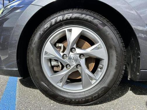 2021 Hyundai ELANTRA SE