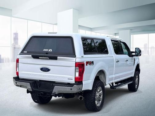 Oxford White 2017 Ford F-250 Lariat